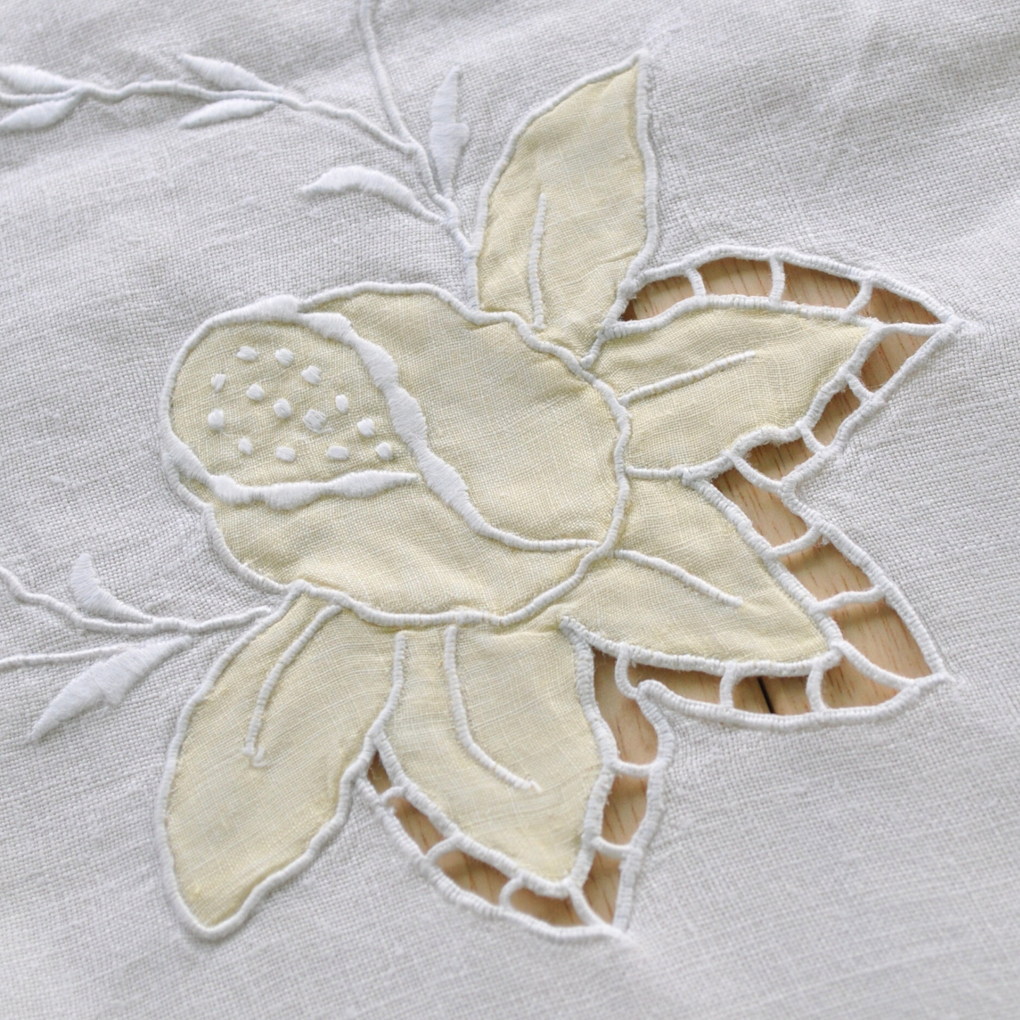 Isabel Table Covering & Napkin Set