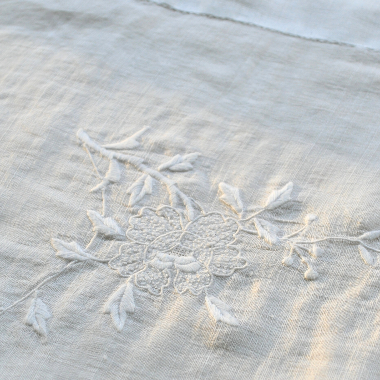 Hannah Table Covering