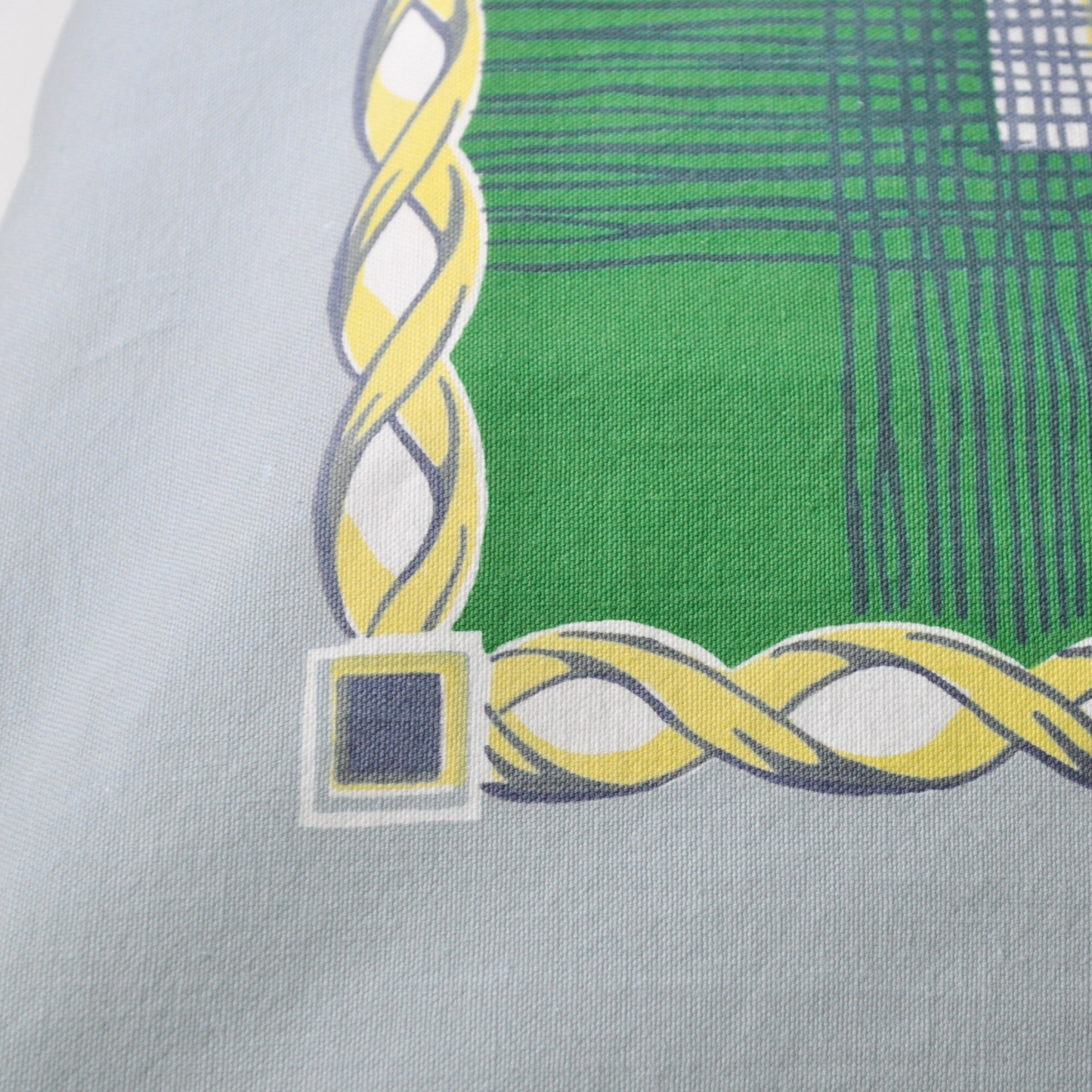 Ginny Table Covering