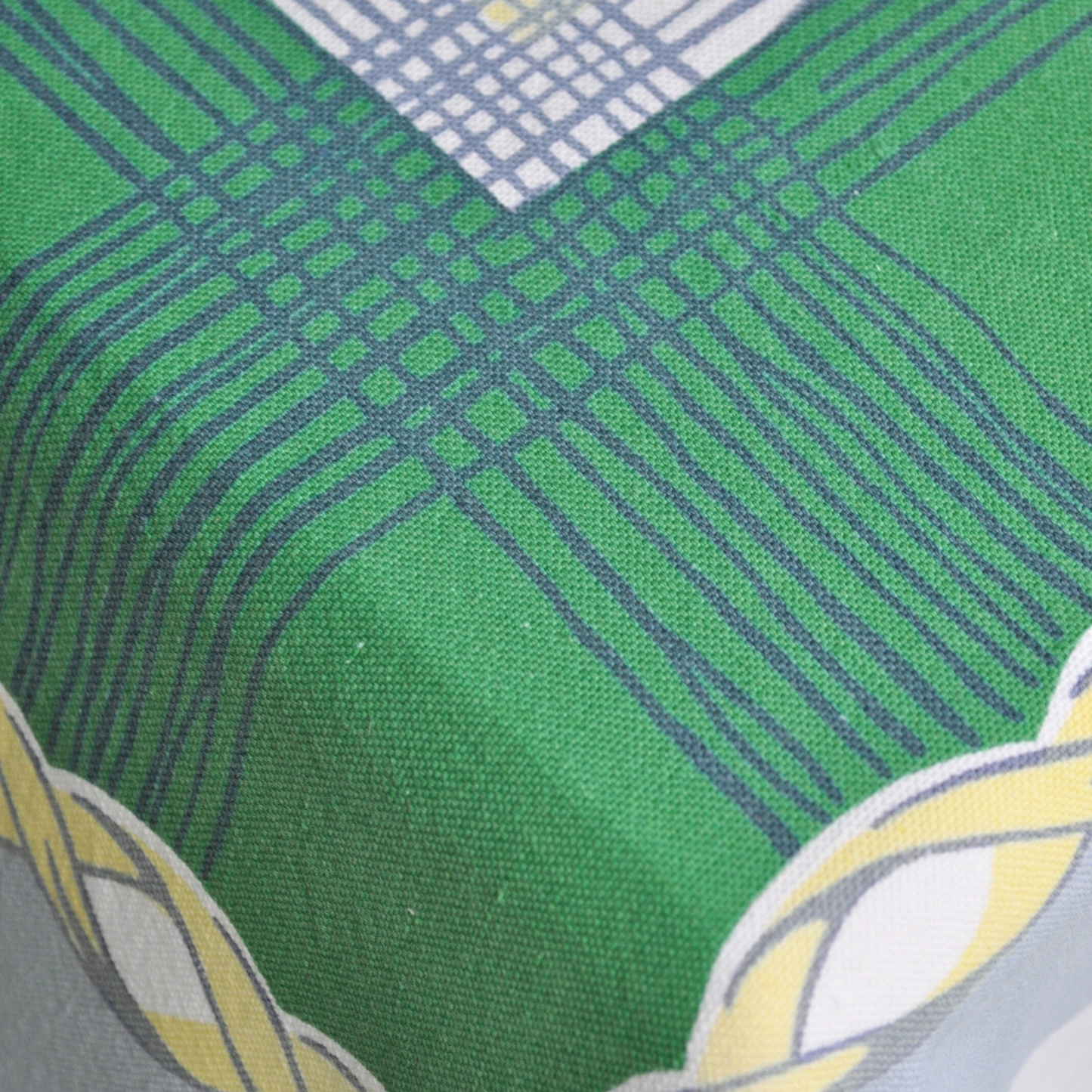 Ginny Table Covering