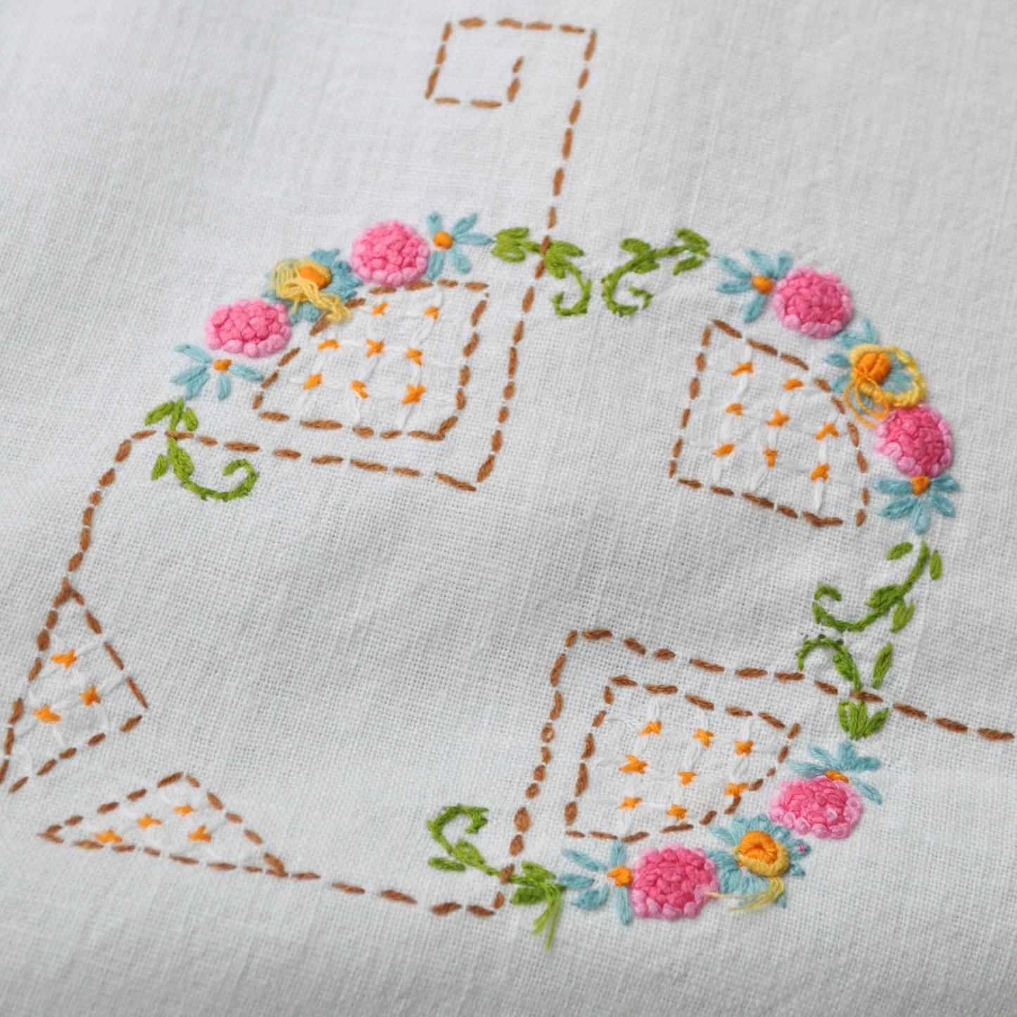 Annette Table Covering