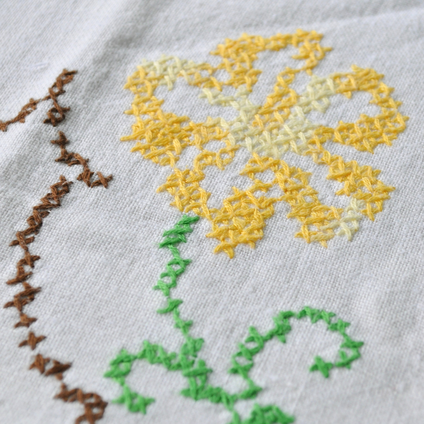 Cynthia Table Covering