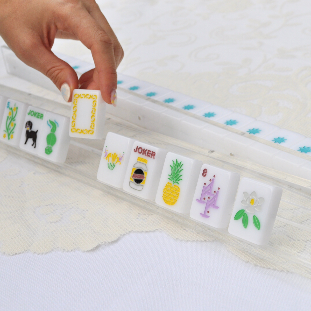 Mahjong Lot de 4 supports et poussoirs tout-en-un pour carrelage Mahjong en acrylique transparent Multicolore Mahjong Lot de 4 supports et poussoirs tout-en-un pour carrelage Mahjong en acrylique transparent Multicolore