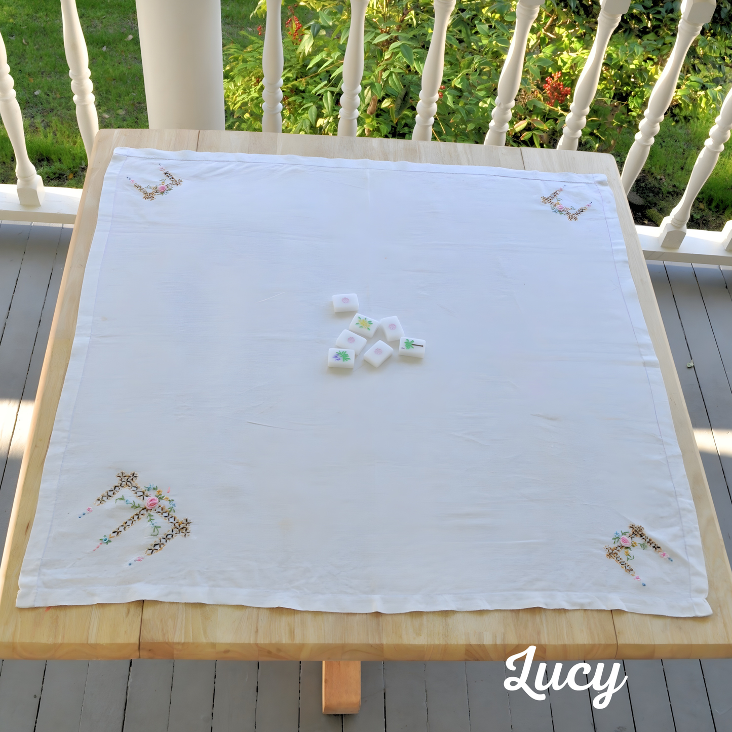 Lucy Table Covering